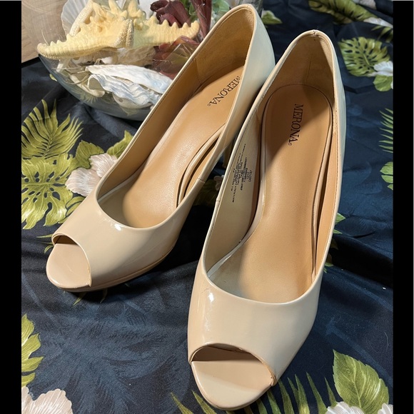 Merona Faux Patent Leather Nude Open Toe Heels (Fair condition) Size 8.5 - Picture 5 of 9